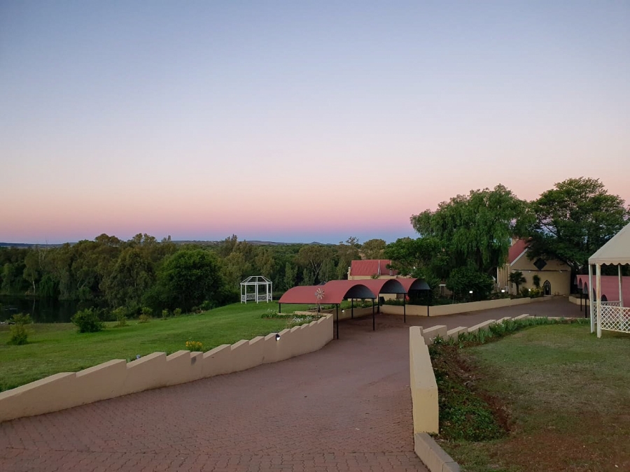 Commercial Property for Sale in Lindequesdrif North West